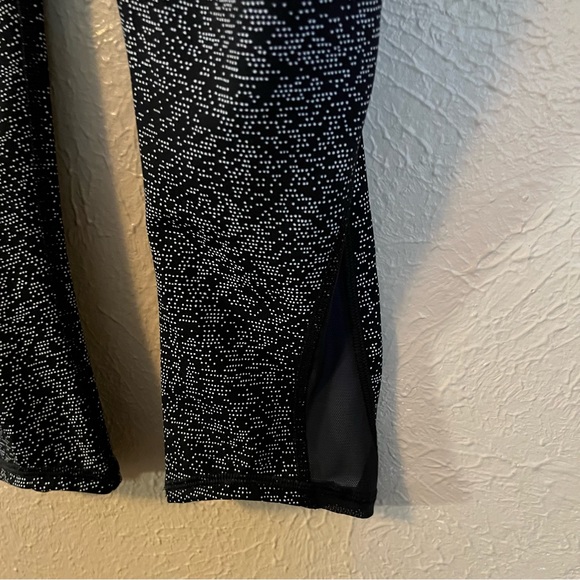 Lululemon Train Times Crop 17” Leggings Soundwave White Black 2 - Picture 3 of 6